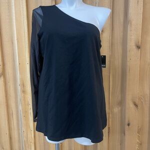 Torrid Plus Size Women’s Asymmetrical Sleeve Top NWT Size 4x (26) Black